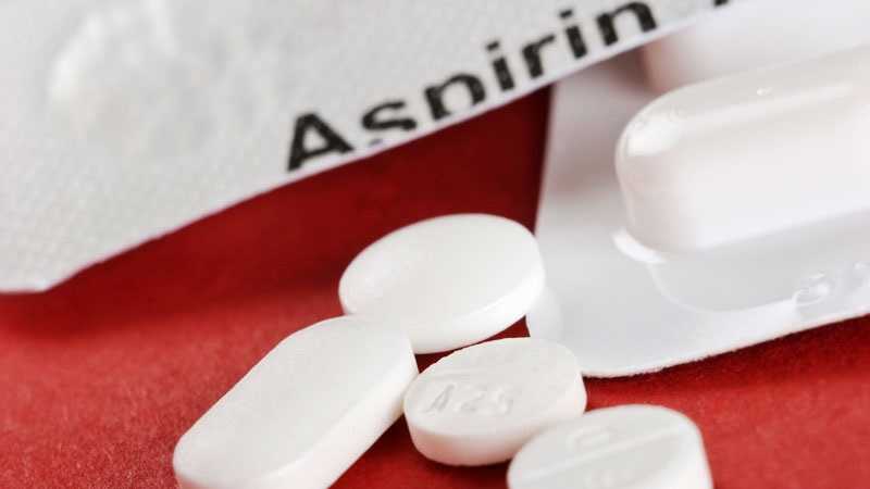 Dùng Aspirin giảm sưng mụn