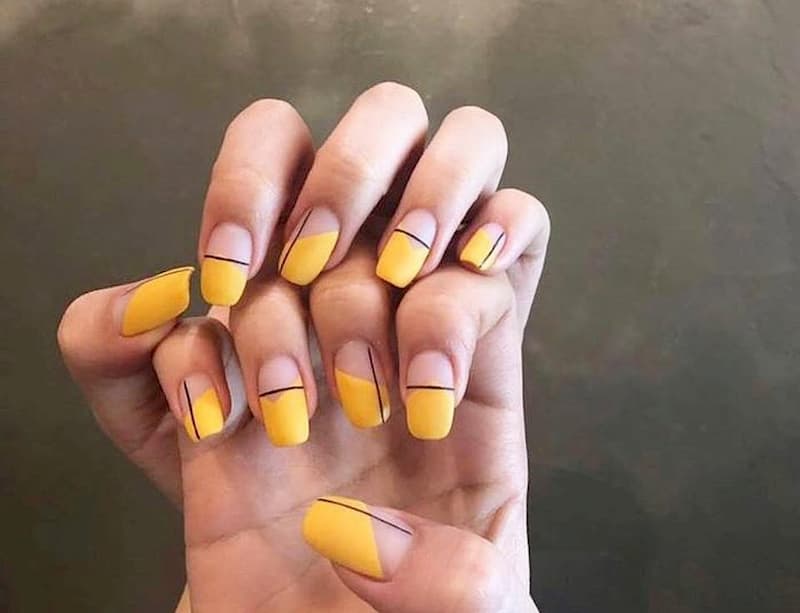 Mẫu nail tay tông vàng 12