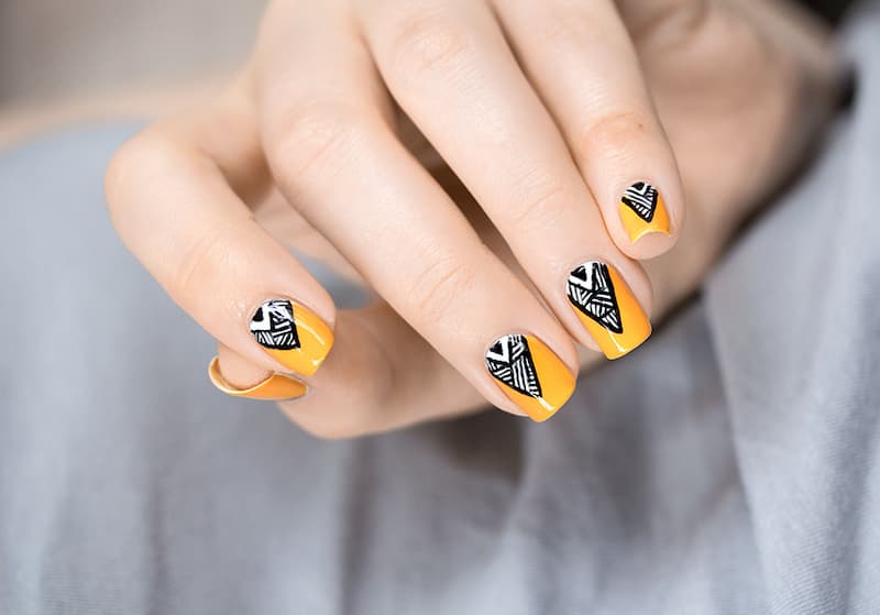 Mẫu nail tay tông vàng 13