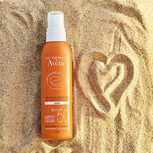 Review xịt chống nắng Avene siêu hot đáng mua 2025