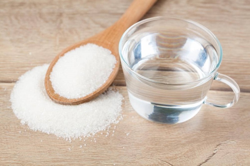 Làm trắng răng bằng baking soda