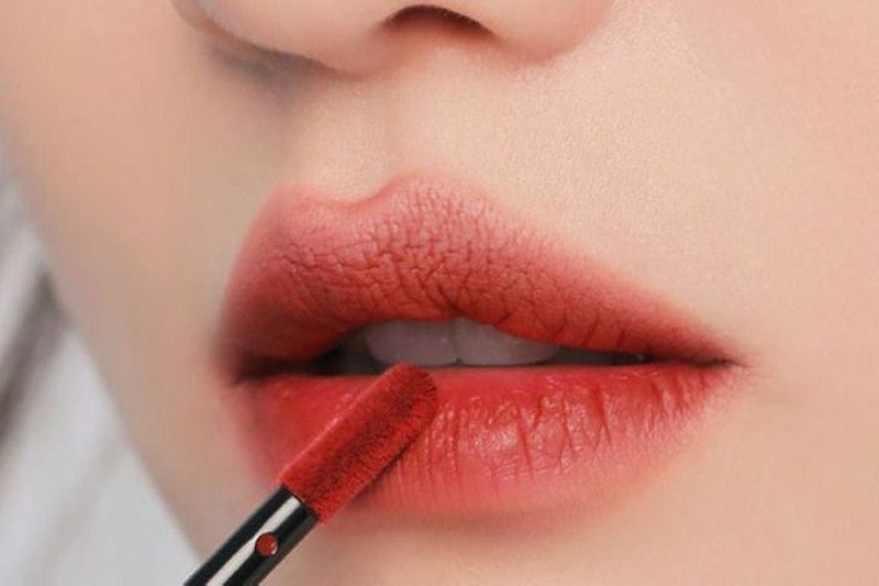 Cuối cùng là chọn một màu son tự nhiên phù hợp với tông makeup là được