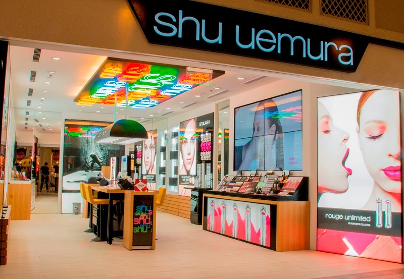 Một cửa hàng mỹ phẩm Shu Uemura