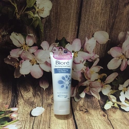 Sữa rửa mặt Bioré Skin Caring Facial Foam trắng hồng tự nhiên