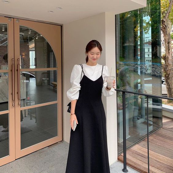 Váy hai dây mặc ngoài theo phong cách Hàn Quốc  Báo Phụ Nữ Việt Nam