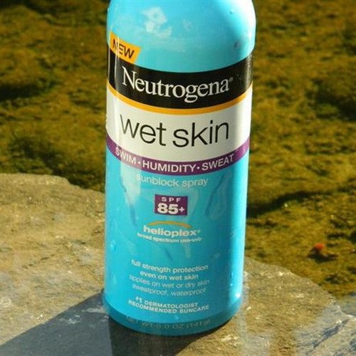 Review 2 xịt chống nắng Neutrogena nhiều người yêu thích 2025