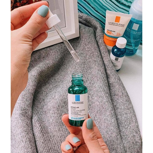 Review 7 serum trị mụn cho da dầu đáng dùng hiện nay 2025