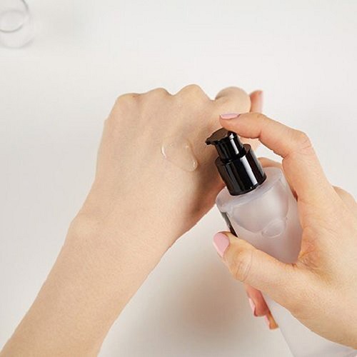 Review 7 serum trị mụn ẩn được “beauty blogger” khen ngợi 2025