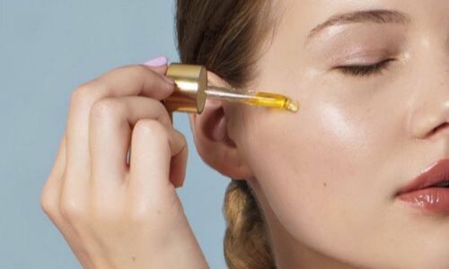 Review 7 serum trị mụn cho da dầu đáng dùng hiện nay 2025