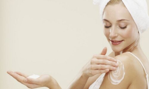 Review 7 sữa dưỡng thể chống nắng nhất định phải thử 2025