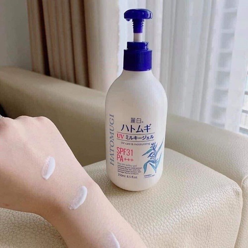 Review 7 sữa dưỡng thể chống nắng nhất định phải thử 2025
