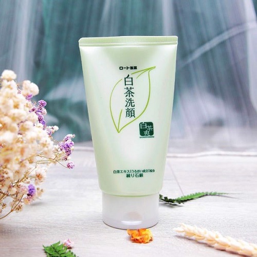 Review 7 sữa rửa mặt trà xanh dịu mát cho mọi loại da 2025