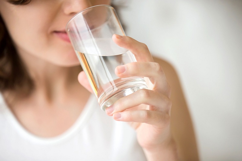 Uống đủ nước không chỉ giảm béo bụng mà còn tốt cho sức khỏe