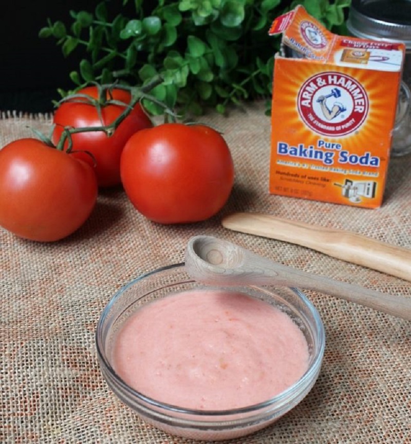 Kết hợp baking soda và cà chua trị thâm mông