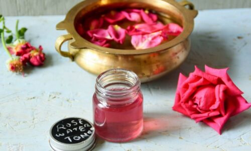 Cách làm nước hoa hồng se khít lỗ chân lông đơn giản tại nhà